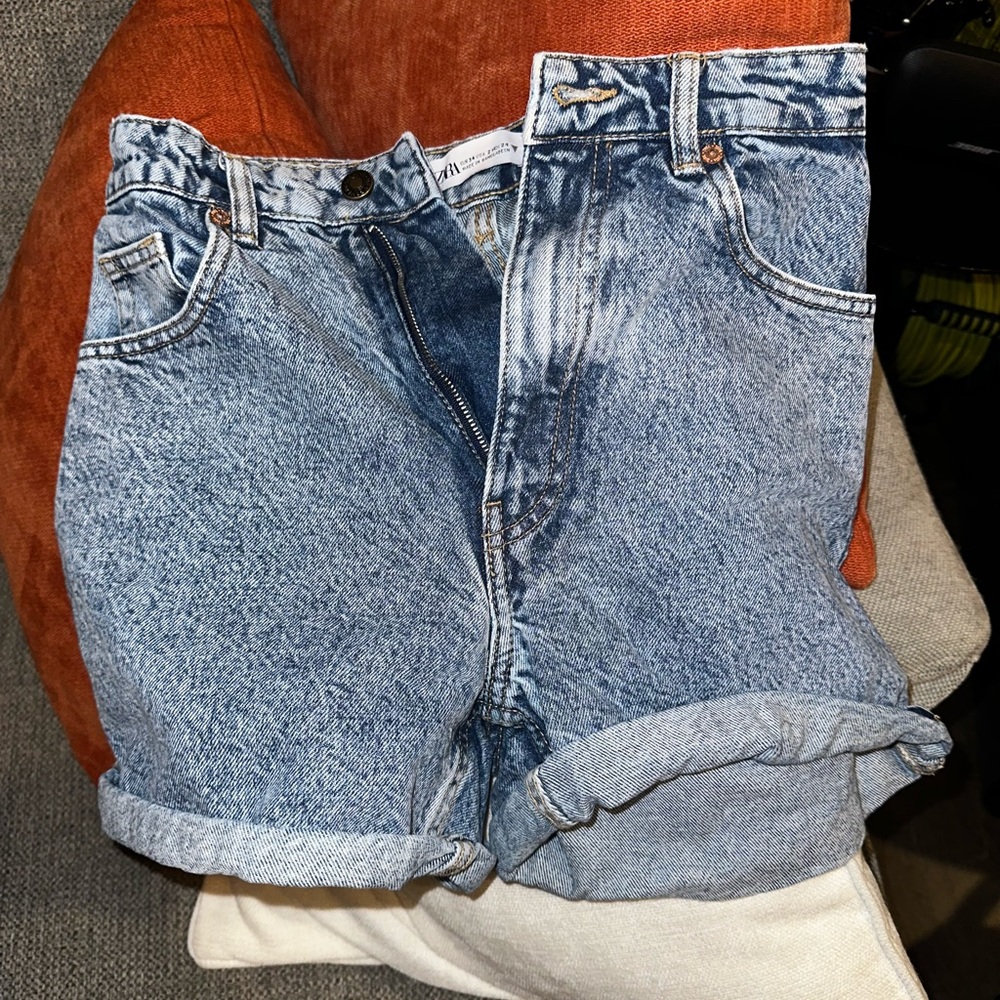 Women’s Zara Jean Short - Size 2